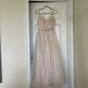Prom dress Size 3 With tulle layering and beaded belt detail